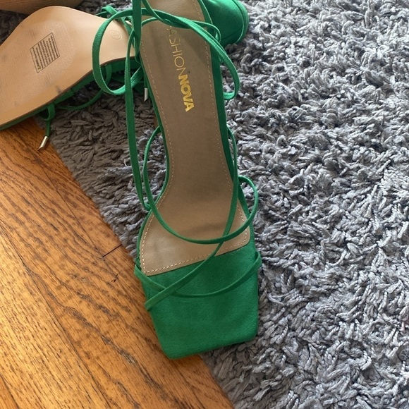 NWOT Fashion Nova Green Faux Suede Pay No Mind Heels Ankle Tie Heels Size 8.5 - Picture 12 of 13